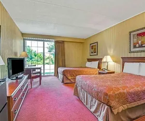 Photo 3 - HomeSpring Inn & Studios