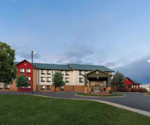 Photo 2 - SYLO Hotel Denver Airport, a Ramada by Wyndham