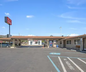 Photo 2 - Econo Lodge Inn Suites Yreka