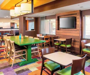 Photo 2 - Fairfield Inn & Suites Peru