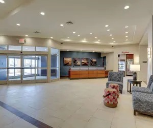 Photo 2 - Drury Plaza Hotel Mt. Vernon