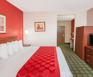 Photo 4 - Ramada Limited Decatur