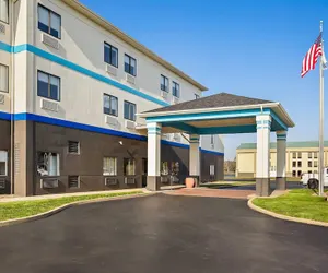 Photo 2 - Days Inn by Wyndham Collinsville/St. Louis