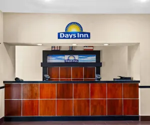 Photo 4 - Days Inn by Wyndham Collinsville/St. Louis