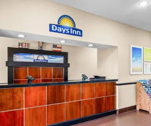Photo 3 - Days Inn by Wyndham Collinsville/St. Louis