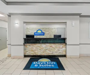 Photo 4 - Days Inn & Suites by Wyndham Cedar Rapids