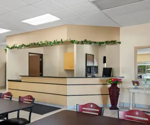 Photo 4 - Super 8 by Wyndham Santa Rosa