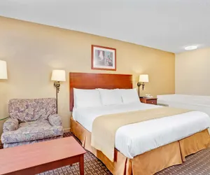 Photo 4 - Days Inn & Suites by Wyndham Stockbridge South Atlanta