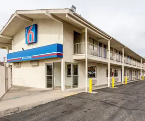 Photo 2 - Motel 6 Albuquerque, NM - Northeast