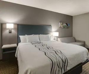Photo 5 - Barrington Hotel & Suites