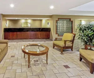 Photo 3 - La Quinta Inn & Suites by Wyndham Appleton College Avenue