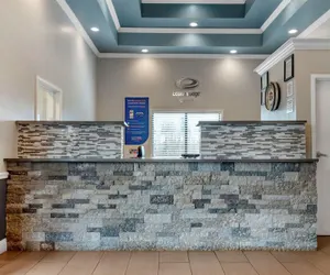 Photo 3 - Econo Lodge