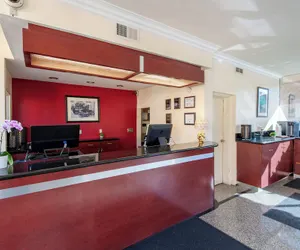 Photo 4 - Studio City Court Yard Hotel