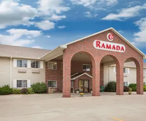 Photo 2 - Ramada by Wyndham Spirit Lake/Okoboji
