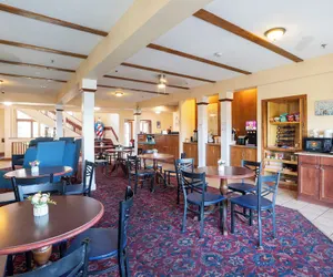 Photo 3 - Fireside Inn & Suites - Belfast