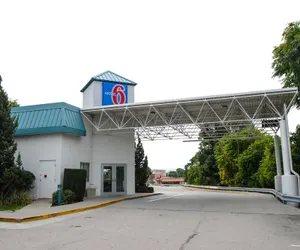 Photo 2 - Motel 6 Warwick, RI - Providence Airport - I-95