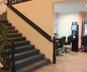 Photo 3 - Alliance Hotel & Suites, a Howard Johnson by Wyndham