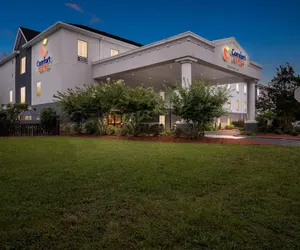 Photo 2 - Comfort Suites near Camp Lejeune