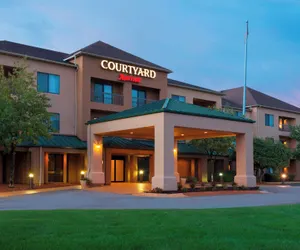 Photo 2 - Courtyard by Marriott Akron Fairlawn