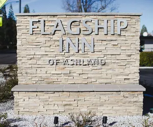 Photo 2 - Flagship Inn of Ashland