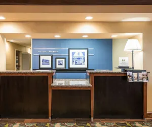 Photo 2 - Hampton Inn & Suites Florence Center