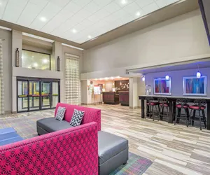 Photo 4 - La Quinta Inn & Suites by Wyndham Denison - N. Lake Texoma