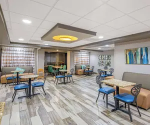 Photo 3 - La Quinta Inn & Suites by Wyndham Denison - N. Lake Texoma