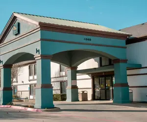Photo 2 - Quality Inn & Suites Irving DFW Airport South