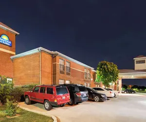 Photo 2 - Days Inn by Wyndham Dallas Plano