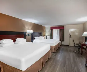 Photo 5 - Days Inn & Suites by Wyndham Tyler