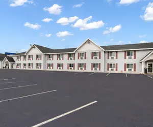 Photo 2 - Baymont by Wyndham Marinette