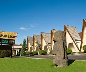 Photo 2 - Tiki Resort