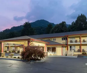 Photo 2 - Ramada by Wyndham Maggie Valley