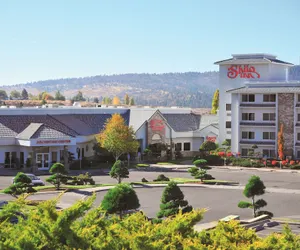 Photo 2 - Shilo Inn Suites Hotel - Klamath Falls