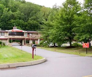 Photo 2 - Econo Lodge Summit - Scranton