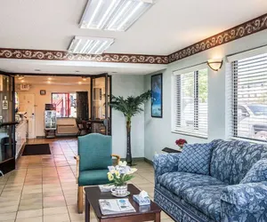 Photo 4 - Econo Lodge Inn & Suites Southeast