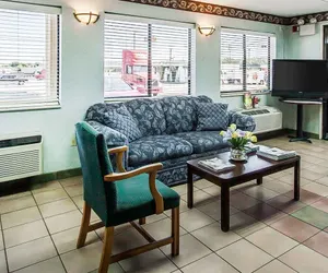 Photo 3 - Econo Lodge Inn & Suites Southeast