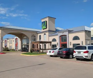 Photo 2 - Executive Inn and Suites Wichita Falls