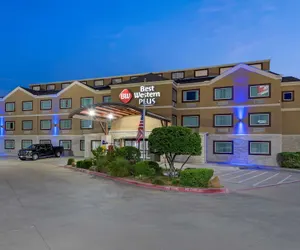 Photo 2 - Best Western Plus Arlington North Hotel & Suites