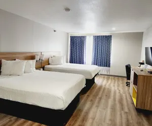 Photo 5 - Days Inn & Suites by Wyndham Corpus Christi Central