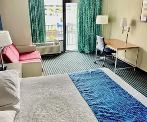 Photo 4 - Days Inn by Wyndham Virginia Beach At The Beach