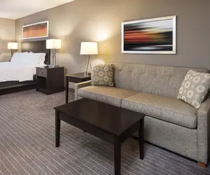 Photo 4 - Holiday Inn Express Hotel & Suites Minneapolis-Minnetonka by IHG