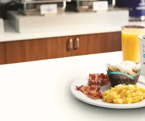 Photo 2 - Holiday Inn Express Hotel & Suites Minneapolis-Minnetonka by IHG