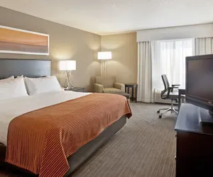 Photo 3 - Holiday Inn Express Hotel & Suites Minneapolis-Minnetonka by IHG