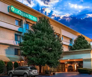 Photo 2 - La Quinta Inn & Suites by Wyndham Nashville Franklin