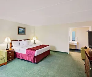 Photo 5 - Days Inn by Wyndham Bay City