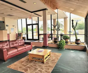 Photo 2 - Days Inn by Wyndham Bay City