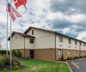 Photo 2 - Red Roof Inn Binghamton North