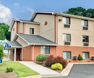 Photo 2 - Days Inn by Wyndham Torrington