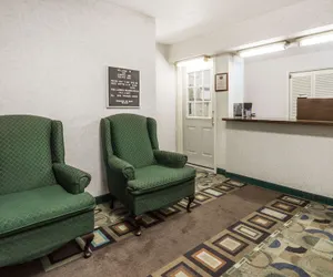 Photo 3 - Knights Inn Peru